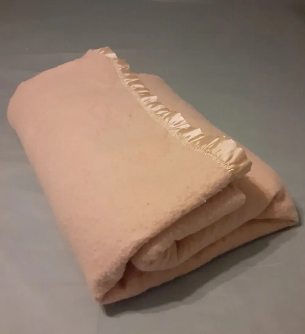Vintage Sateen Trim Blanket Peach 90.5x99